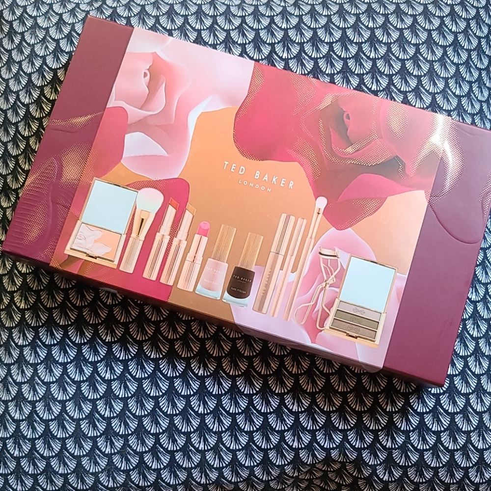 New Ted Baker cosmetic set. (#A0002).